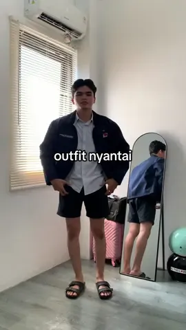 nyantai dulu ga si? . . #OOTD #outfit #summeroutfit #onthisday #fit #outfitinspo #nyantai #fyp #casio