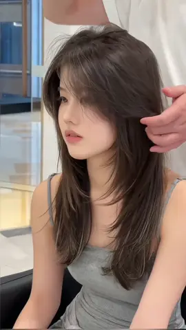 Layer tầng cao mái bay kết hợp màu nhuộm nâu lạnh highlight cực xinh #nâulạnh #xuhuong #minhrhairquan7 #máibay #nâulạnh #highlight #nhuộmhighlight #layeredhaircut #salonquan7 #salontocquan7 #cắtlayer #màunhuomtonda #màutócđẹp2024 