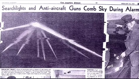 El manuk☠️ . 𝘽𝙖𝙩𝙩𝙡𝙚 𝙤𝙛 𝙇𝙤𝙨 𝘼𝙣𝙜𝙚𝙡𝙚𝙨☠️ Pertempuran Los Angeles (yang dikenal juga sebagai The Great Los Angeles Air Raid) adalah nama yang diberikan beberapa sumber tentang rumor penyerangan musuh yang disertai rentetan tembakan artilleri anti pesawat di atas langit Los Angeles, California. Dalam peristiwa ini, pasukan Amerika berhadapan dengan benda asing yang terbang secara misterius yang dikenal sebagai benda Terbang Aneh. Insiden ini terjadi pada tanggal 24 hingga 25 Februari 1942 (beberapa bulan setelah Presiden Franklin Delano Roosevelt mendeklarasikan perang terhadap Jepang) dan menyebabkan 5 warga sipil tewas. #ww2 #losangeles #america #ww2history #☠️ #elmanuk #fypシ゚viral #fyppppppppppppppppppppppp #fyp #sejarah #ww2edits #4upageシ 