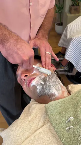 HOT TOWEL SHAVE 💫 #shave #shaveitoff #shaving #skincare #barbershop #barber #barberlife #athens #hair #beautifulpeople 