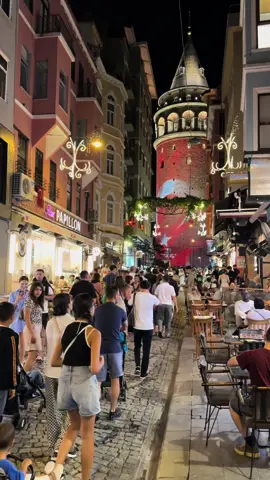 عش الاجواء عند برج غلاطه😍 #اسطنبول #turkey #السياحة_في_تركيا #تركيا🇹🇷اسطنبول #تركيا #برج_غلاطة_تركيا_اسطنبول🇹🇷 #fyp #istanbul 