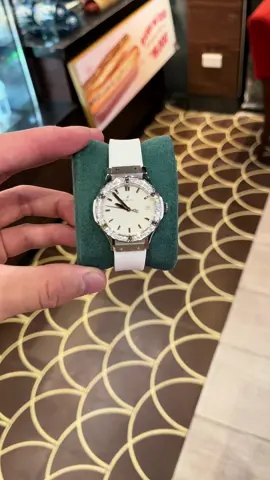 - Em hb trắng ngọc trinh luôn làm chị em phải mê đây rồi 🥰 #Tuanluxurywatch #xuhuongtiktok #fyp 