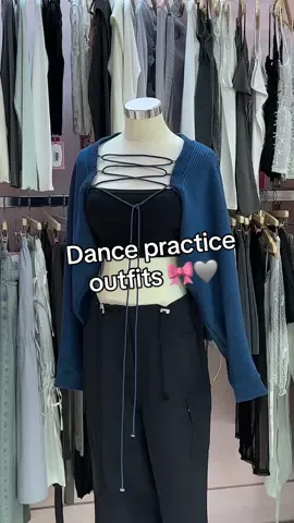 Kpop Idol aesthetic 🕶️🩶🫶 #outfit #kpopfashion #koreanfashion #kfashion #outfitinspo #koreanstyle #kpopdance #outfitideas 