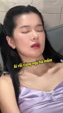 Chả mấy khi em nó ngủ trên đoàn. Hiếm lắm mới cho mn xem được đó @Yên Đan 🤍 #hoangkhanhly #yendan #digiuatroirucro #trending #Lê #vtvgiaitri #funny 
