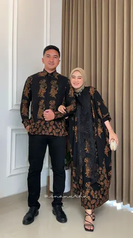 Kondangan couple kali ini pake baju motif wayang cakep bgt motifnya!!!! Detail Outfit klik l!nk di bi• cari sesuai nomer Outfit  * One set - l!nk n0. 48A @Kinnas Batik  * Kemeja cowo - l!nk n0. 49A * ⁠Tas - l!nk n0. 634 * ⁠Sepatu Cewe - l!nk n0. 309 * ⁠celana cowo - l!nk n0. 958 * ⁠sepatu cowo - l!nk n0. 732#fyp #outfitinspiration #ootdinspo #outfitideas #outfitkondangan #outfitcouple #kondanganoutfit 