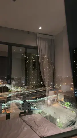 บรรยากาศยามค่ำคืน วิวสวยๆจากคอนโด 🏢