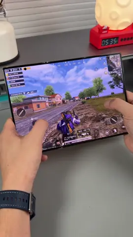 What is it like to play PUBG with the Huawei Mate XT Trifold? TechRevelation HuaweiTrifold #huawei #matext #trifold #threefold #huaweimatext 