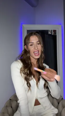 Uciekniemy różową teslą 💗