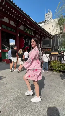 Cuál es tu lugar favorito? Un paseo por Japón 🇯🇵 se vive así 🚶‍♀️🚶‍♀️🚶‍♀️ #Japon #viajes #tokyo #osaka #disney #universal 