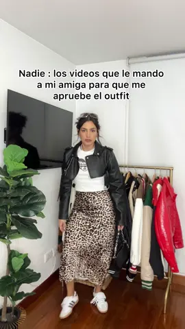 Tag a esa amiga que te tiene el celular llenonde videos asi  🤭😂😂 #comedia #humor #parati #destacame #amigas #bestfriend #OOTD 