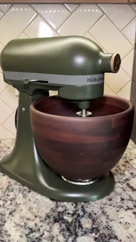 My new bestie, I can’t wait to bake with her. 🍃🌿💚 @KitchenAid   #kitchenaidmixer #kitchenaid #evergreen #kitchenaiddesignseries #olivegreen #baking 