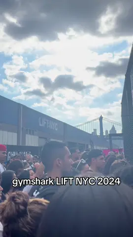 amazing weekend with @Gymshark LIFT NYC. great energy and people all around! #gymshark #GymTok #lift #liftnyc #gymsharkliftingclub #girlswholift #lifting #gym #nyc #greenscreenvideo 