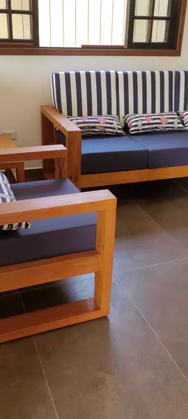 Conjunto de sofá em madeira maciça de demolição. #marcenariacriativa #marcenaria #saladeestar #moveis #marcenaria 