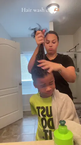Hair wash day 🫶🏼 these are the products i used @Aussie Hair USA and @GarnierUSA #mom#moms#momtok#MomsofTikTok#momlife#kid#kids#kidsoftiktok#momanddaughter#parent#parentsoftikto k#parenting
