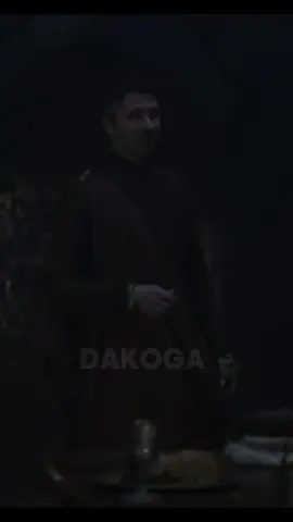 Lord Baelish llega con Tywin Lannister y Arya Stark. #juegodetronos #lordbaelish #tywinlannister #gamesofthrones #LaCasaDelDragon 