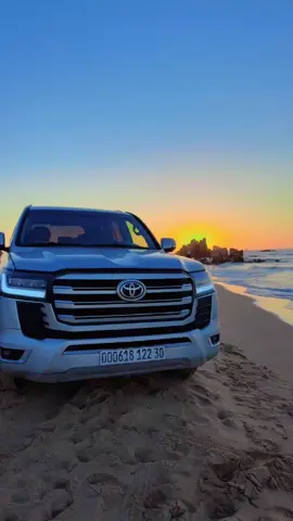 كلام جميل عن الأمل بالحياة · ما أجمل أن تغرس في اليأس أملاً. · كُن أنت الأمل، حتى وإن أغرقك من حولك باليأس. · كالشمس هي بعض الأمنيات، إن طال بها الغروب ستشرق يومًا 🦾@Djamel Meryoul 