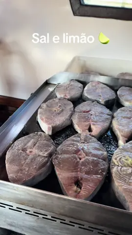 Peixe fresco sal e limão 