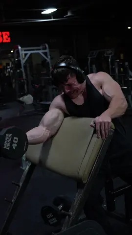 Single arm preacher curls is a staple for me #foryou #gym #medaugh 