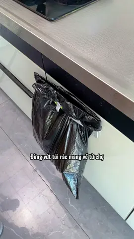 Thiết kế này rất hay. Với móc treo túi đựng rác từ tính này, rác nhà bếp có thể được cất giữ dễ dàng, đồng thời lắp đặt và thay túi đựng rác cũng thuận tiện!! #giatreoraccothegaplai #creatorsearchinsights #tienich #giadungnhabep #thietthuc #jizonguyen 