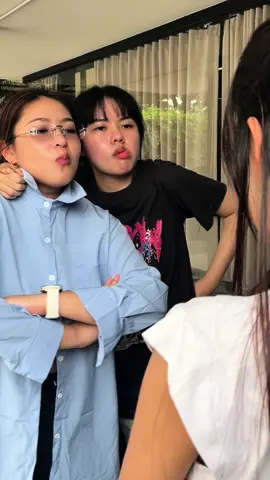 แค่มีแปรงสองหัว ถึงขั้นต้องมีเรื่องอะคิดดู้วว เพราะของมันดีไงแกเลยต้องแย่ง😎 #JOVINA #โจวีน่า  #tiktokป้ายยา #fyp #รีวิวบิวตี้ #pov #parody   #แปรงน้ำตาล#แปรงน้ําตาลโจวีน่า #JovinaProDuoBrush