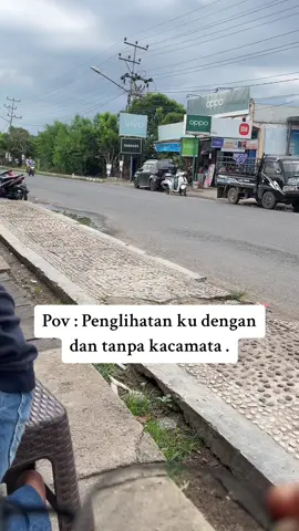 Dunia se HD itu dengan kacamata 👓 , bersyukur masih bisa menikmati melihat dunia dengan jelas walau dengan bantuan kacamata🥰 #rabunjauh #mataminus #kacamata #fyppppp #foryourepage #fyppp #beranda 