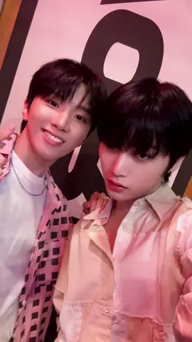 Flirting 🐈‍⬛⚡️⛄️ #BOYNEXTDOOR #보이넥스트도어 #BND  #태산 #TAESAN #운학 #WOONHAK #BOYNEXTDOOR_19_99 #NiceGuy #NiceGuy_Challenge #NewMusic