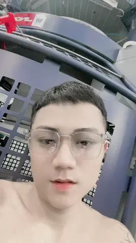 Mới sắm quả kính 😂#늙음필터 #tiktok #trendingvideo #tren 