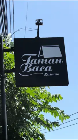 Pulang dari pantai eh nemu taman bacaan estetik di Kesiman 🫶🏻 Ada mini cafe nya tp lupa gak shoot #tamanbaca #kesiman #denpasar #denpasartimur #perpustakaan #perpustakaanbali 