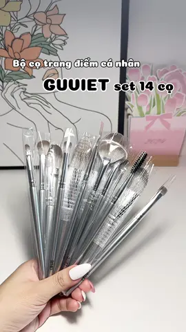 Bà nào chưa tìm được bộ cọ makeup ưng ý thì múc ngay em này nha. Đầy đủ và tiện lợi cho makeup cá nhân luôn đó ạ #cọ #comakeup #bocomakeup #boco #guviet #coguviet #bocoguviet #makeup #makeuptips #trangdiem #meotrangdiem #lamdep #goclamdep #reviewlamdep #xuhuong #viral