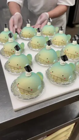 大阪で大人気のクジラをモチーフにした激かわスイーツ🥰 クジラのマリンくん🐳　880円 🍚店名: グレーヌ・ド・ポアール 住所: 大阪府大阪市西成区南津守7-13-10 最寄駅:北加賀屋駅徒歩5分 営業時間:10:00〜18:00 定休日：不定休 #大阪グルメ#大阪スイーツ#japanesefood#tiktokfood 