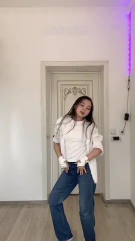 dance with heels wasn’t good idea🤧#crazy @LE SSERAFIM #lesserafim #dance #cover 