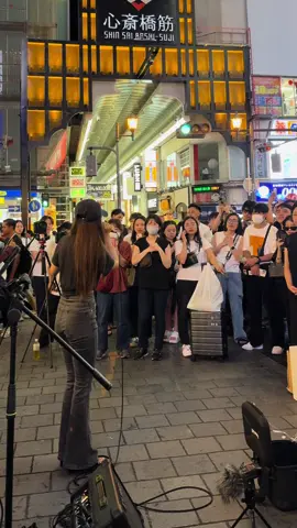 2回目の路上ライブ‼︎沢山足を運んで頂いてありがとうございました😭 Last night busking!!!  There were many people 🥲 Thank soooo much,,   ##busking #osakajapan #maroon5songs 