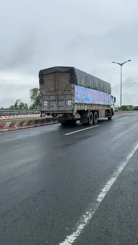 trên đường về thấy anh em Cân Thơ đi cứu trợ quá đỉnh#cuutromienbac #xuhuongtiktok 