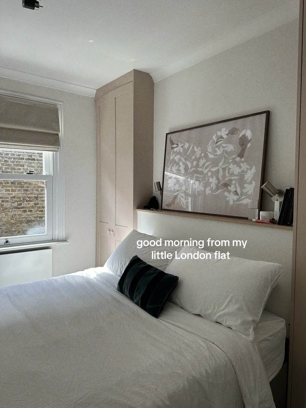 happy here 🫶🏽 #londonflat #americaninlondon #bookrecs #apartmentinspo 