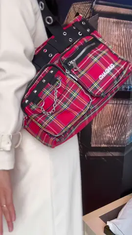 Feels like I’m walking in the London street🤣🥰#viral #trendy #womenbag #fashionbag #totebag #shoulderbag #tiktokshopfinds #travelbag #workbag #tiktokmademebuyit 