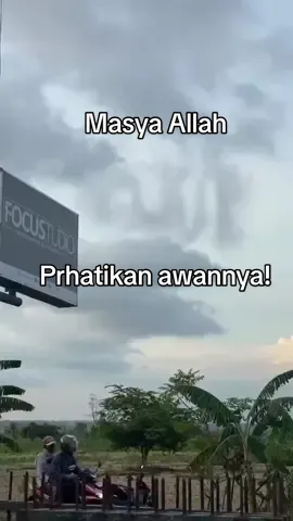 Masya Allah. Bulan Maulid. Ada yg liat juga tadi sore?