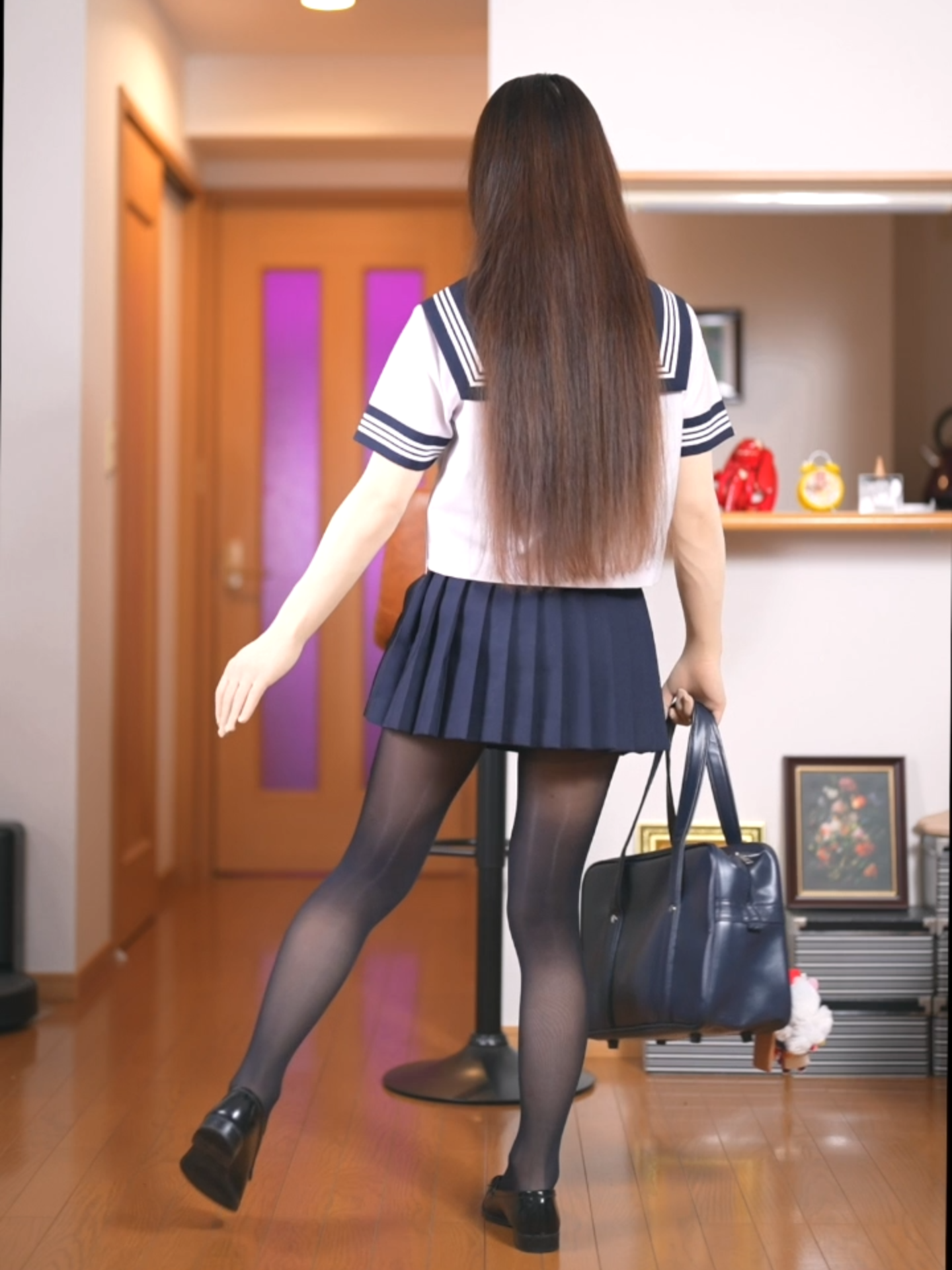 セーラー服にさまざまな長さのスカートの組み合わせです。順番に80cm、69cm、63cm、55cm、48cm、40cm、30cmです。#セーラー服 #コーデ #制服 #ロングスカート #ミニスカート #黒タイツ