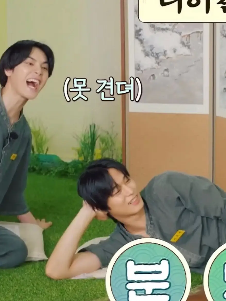 Juyeo lagi melihat dunianya yg menggemaskan   #쥬밀 #jumil #jujae #juyeonhyunjae #juyeon #hyunjae #주연 #현재 #theboyz #더보이즈 cr X https://vt.tiktok.com/ZS29X1xKR/