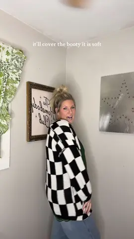 Great gift idea and easy to just throw on ✨Checkered print Cardigan Sweater✨ #checkeredcardigan #checkeredsweater #cardigansweater #oversizedsweater #fallfashion #affordablefashion #tiktokshopmademebuyit #tiktokshopfinds #tiktokshopdeals 