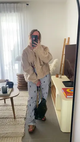 Pre fall outfit pyjama pant Ralph Lauren bear @Ralph Lauren 🐻 #prefalloutfit #fallootd #inspooutfit #outfitideasforgirls #inspofashion #ralphlauren #ralphlaurenaesthetic #pyjamapants #ralphlaurenbear #pyjamaaesthetic #cozyoutfit #cozyaesthetic #outfitoftheday #tenuedujour #fallfashiontrends #prefall 