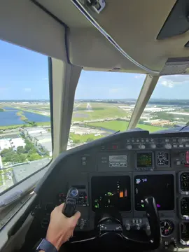 Landing in the Falcon 50EX  #fyp #aviation #raybanmeta #viral #trending #pilot #foryou #foryoupage #fypシ゚viral #fypage #fy #plane #pilotlife #pilotsoftiktok #corporatepilot #landing #pilot #19 #cockpit #cockpitview✈️ #✈️ 