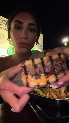 Of course we had to try @Nusr_et while we were in Turkey. The American in us was craving a good cheeseburger🤣 #nusret #cheeseburger #hamburger #fries #mozzerellasticks #croquette #eating #food #mukbang #bodrum 