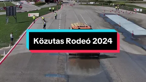 Közutas rodeóbajnokság döntő a @Drivingcamp -ben. A lényeg, hogy téli adapterekkel felszerelt teherautóval kellett egy akadálypályán végigmenni. Közel 10 éves hagyománya van már a versenynek, a top3 pedig megy a nemzetközi versenyekre is. Hajrá, fiúk! #magyarkozut 