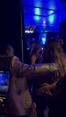 Ron Isley Got That PYT From The Johnson Sisters 🤣🤣Miss Kandy #hov #beyonce #isleybrothers 