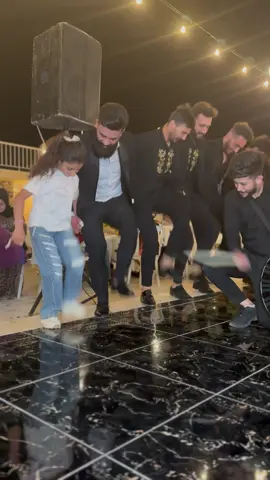 اصغر بنت بالعالم جننت الدبيكة 😱 مين بيعرف هالذبكة لاي بلد ؟؟