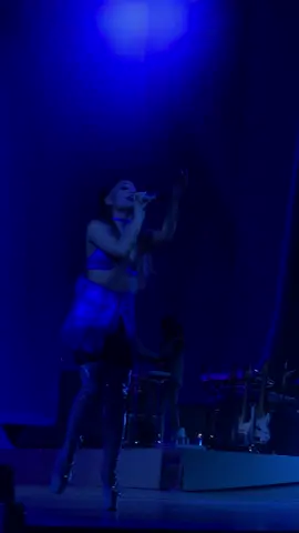 happy 5 years since this day and her best performance of breathin ever… #arianagrande #arianagrandefan #sweetenerworldtour #breathin #eternalsunshine #Ariana 