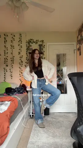 not officially fall but it is in my head 🙃 #falloutfits #outfitinspo #fitcheck #fallootd #falloutfitinspo #falloutfitideas #fallvibes #autumnfashion 