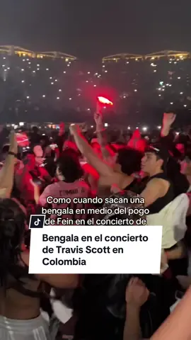 Una bengala en el concierto de travis scott era lo que faltaba para que fuera mucho mejorr y más en el pogo de fein #travisscott #conciertotravisscott #travisscottcolombia 