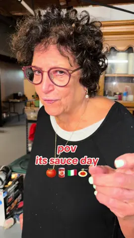 Nonnie at the end lol🇮🇹🍅🥫@tooturntnonnie @too turnt mom #fyp #italian #family #grandma #foryou #familia 