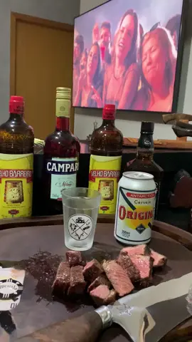 Meu médico pediu pra parar de beber aos finais de semana, hoje não faz mau 🍻🥩🥃🔥👀😏😂 #bar #buteco #churrasco #gelada #original #picanha #🥃 #🍻 #segundou #agro #strongox 